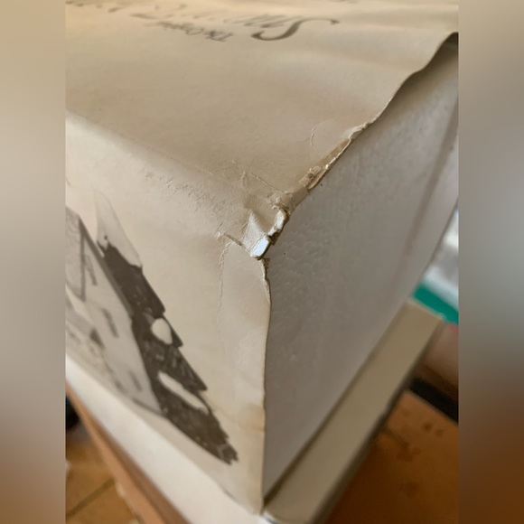 Snow Village - Farm House  (In original box) - Picture 5 of 5